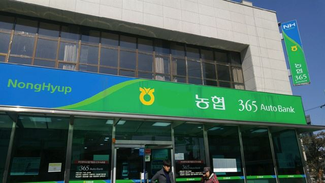  농협, 빗썸 가상계좌 발급 3일만에 돌연 중단…당국 입김 작용했나