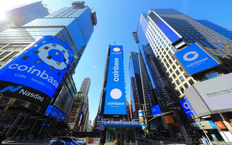  코인베이스 경영진 지분 대량 매각 논란에 