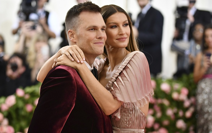  톰 브래디-지젤 번천, 유명 암호화폐 거래소 'FTX' 지분 인수