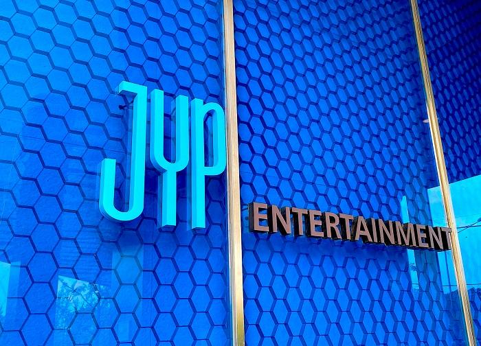  JYP 박진영, 88만주 두나무에 매각…
