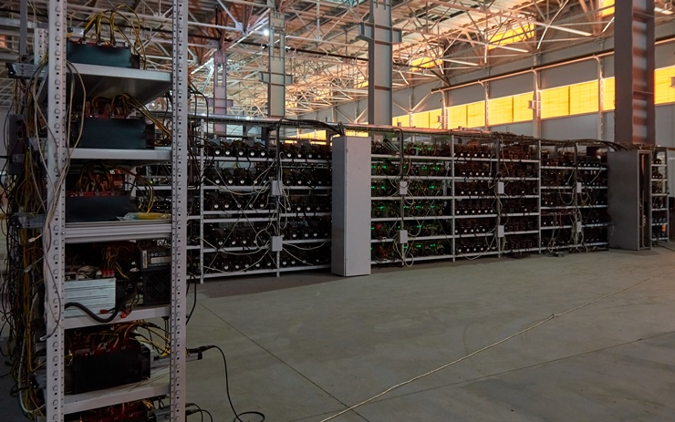  수온 올라 온천으로 변해버린 호수...도마 위에 오른 비트코인 채굴