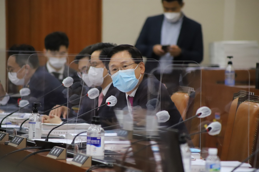 암호화폐 투자 열풍에 10대도 가세, 예치금만 40억