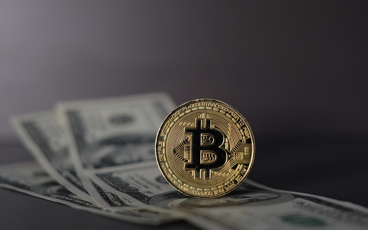  블룸버그 수석 전략가 