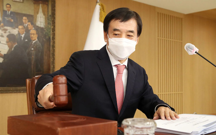  한은 기준금리 1%로 인상…제로금리 시대 막 내려