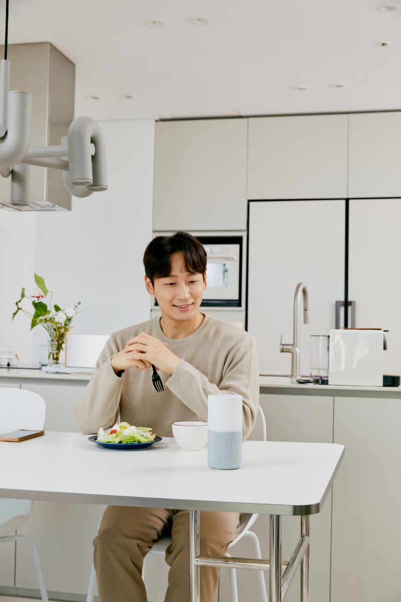  SKT, AI 스피커 '누구 캔들 SE' 출시