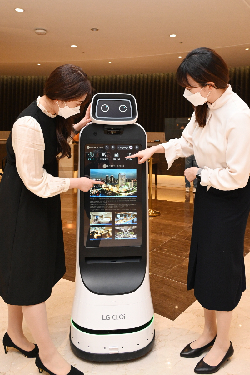  LG전자, 롯데호텔 월드에 LG 클로이 가이드봇 공급
