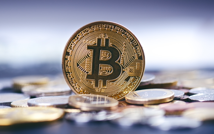  블룸버그 수석 전략가 