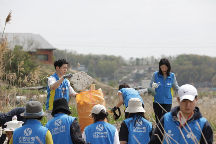  신한은행, ESG 상생프로젝트 일환 '볼런투어' 실시