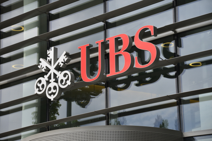  UBS, 크레디 스위스 인수 따른 인력 감축...