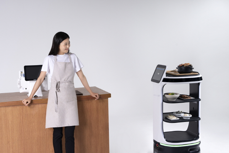  KT, 차세대 AI 서비로봇 2종 출시...주행 안정성·시스템 연동 강화