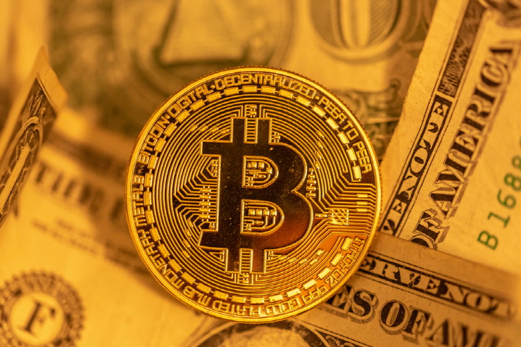 비트코인, 거래소 내 보유량 2018년 이후 최저...유출이 유입 추월