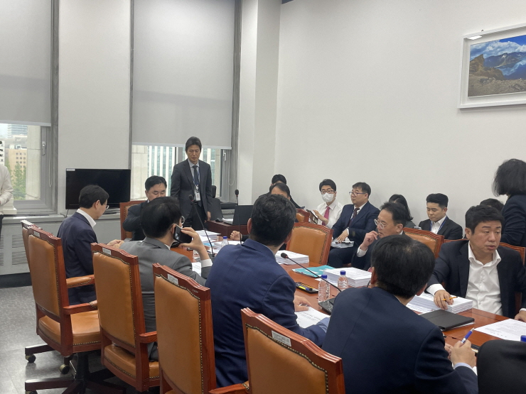  국회 정무위, 가상자산 청문회 내달 20일로 연기