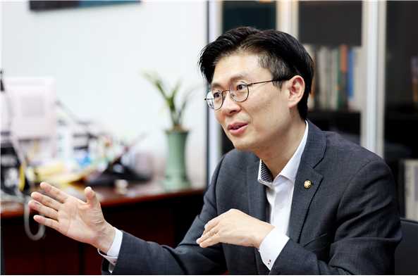  조정훈 의원, '산업기술보호법'·'국가첨단전략산업법' 개정안 발의