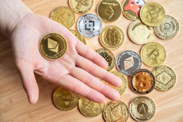  [토큰포스트 코인 프로젝트 진단 ④] '김치코인' 상장 감소...'가상자산 투자 침체'로 거래소 매출·영업이익 급감 이어져