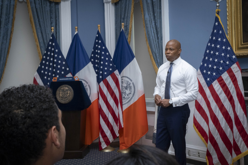  비트코인 급여 받은 뉴욕 시장, '재산 신고' 안했다...