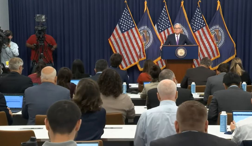 美 연준, 금리 동결했지만 '매파적' 긴장감 유지...