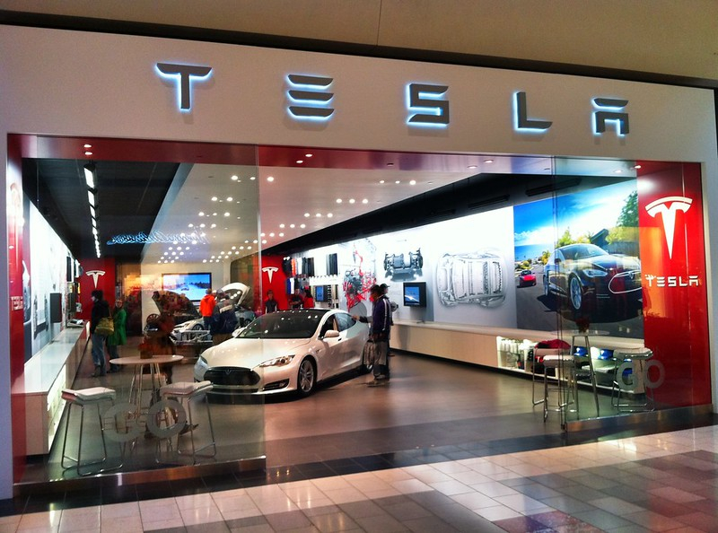 Tesla Maintains Steady Bitcoin Assets Despite Market Volatility, Elon Musk Remains Controversial