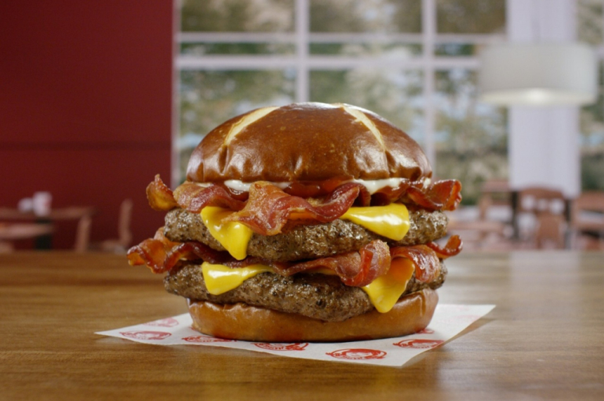  웬디스 (Wendy's), 새로운 차원의 베이컨 프레첼 번 선보여