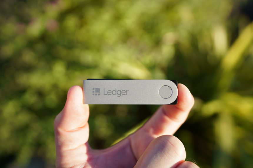  암호화폐 하드웨어 지갑 렛저, 소프트웨어 해킹