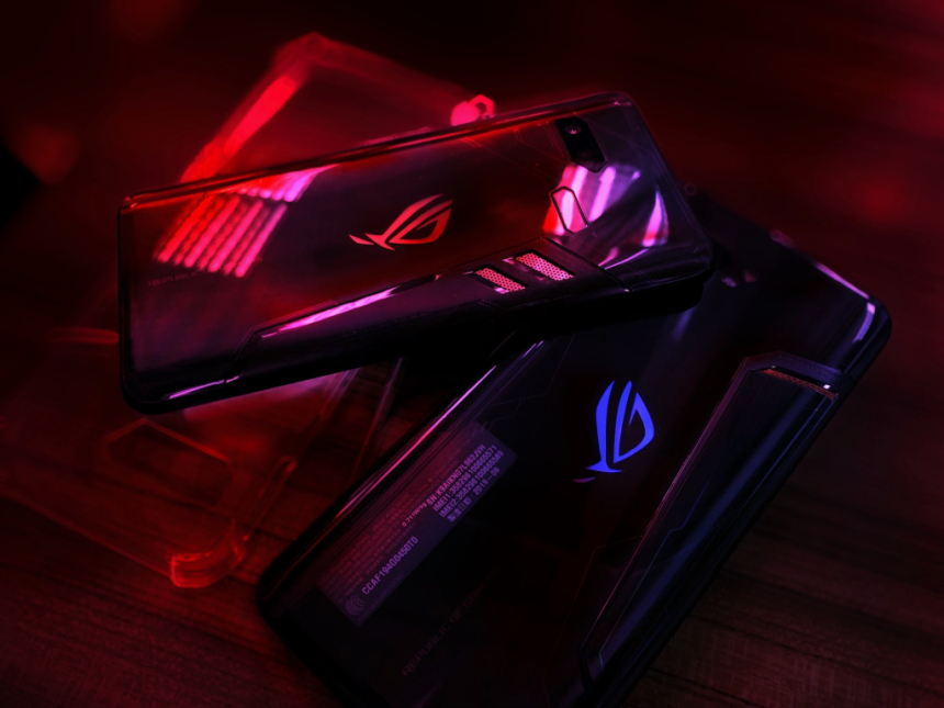  IP68,스냅드래곤8 젠3 및 세련된 디자인으로 인상적인 Asus ROG Phone 8 출시