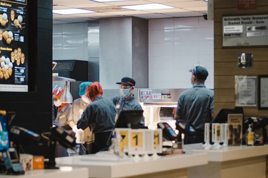  美 맥도날드, 불법 아동 노동 적발