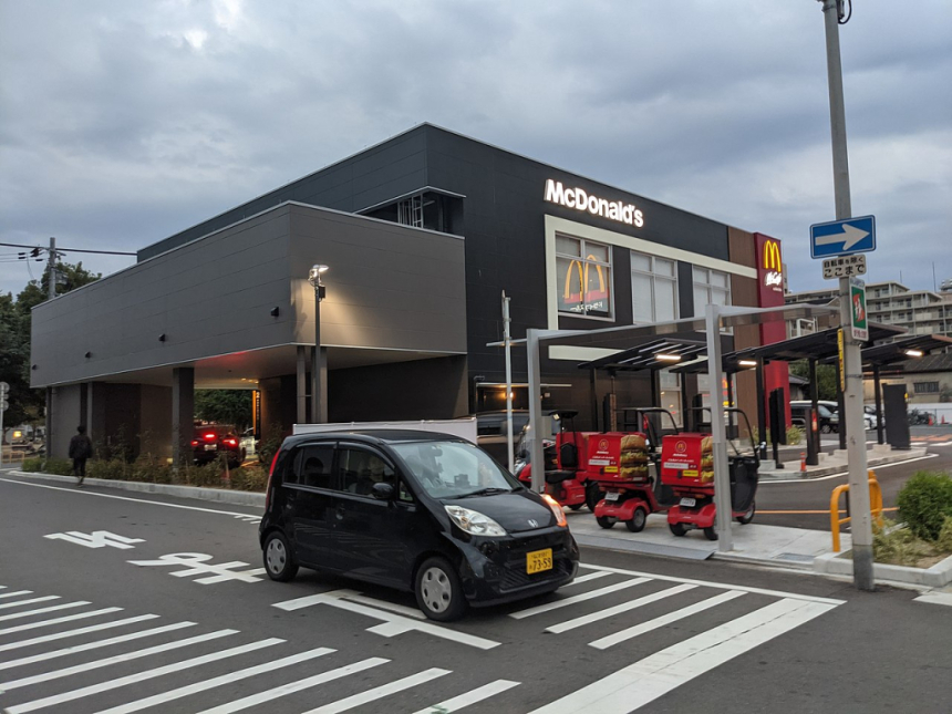  맥도날드 싱가포르, 새콤달콤 버거와 기타 흥미로운 신제품 출시