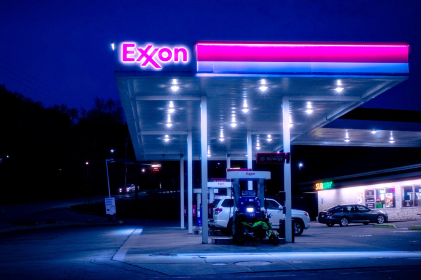  엑슨모빌, 웨스트 쿠르나 1 유전 운영을 페트로차이나에 양도