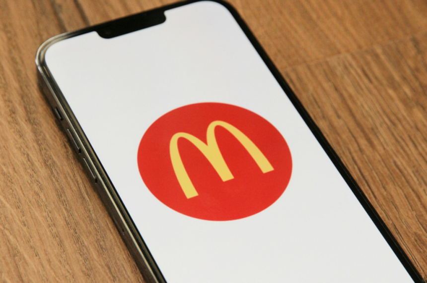 맥도날드, Nails.INC와 첫 뷰티 콜라보레이션 공개, 매니큐어 출시