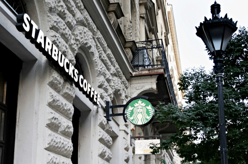 스타벅스 중동 가맹점, 소비자 불매운동으로 직원 2,000명 해고 예정