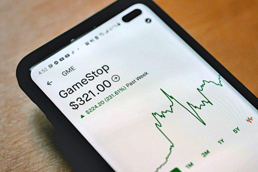 게임스탑, 매출 감소로 인한 주가 하락…정리 해고 임박