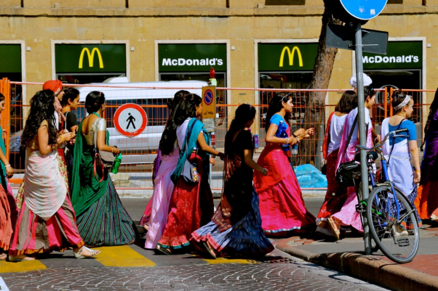  맥도날드, 스리랑카 내 매장 폐쇄…