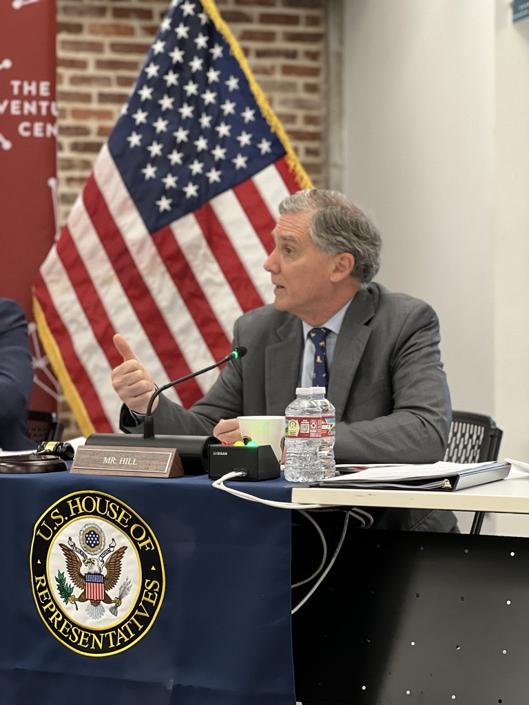 프렌치 힐 하원의원, SEC의 '짓밟힌' DEBT Box 사례를 최신 토론 주제로 제시