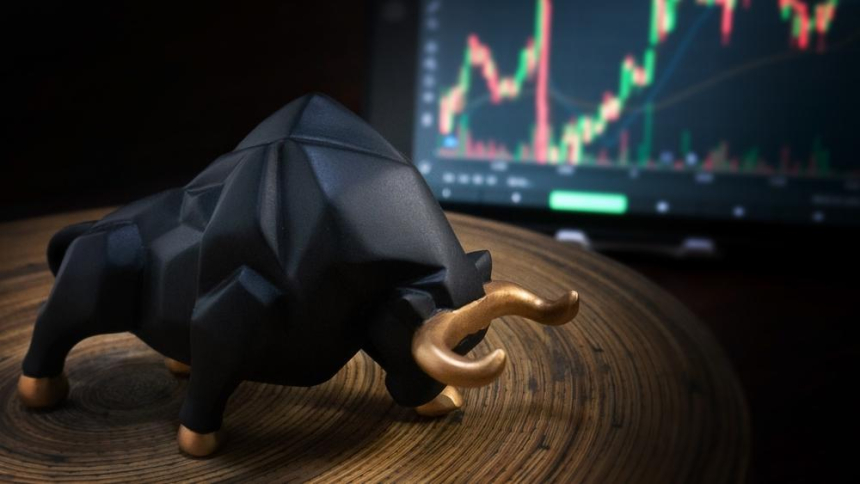 주식 시장 사상 최고치 기록, 비트코인 주춤