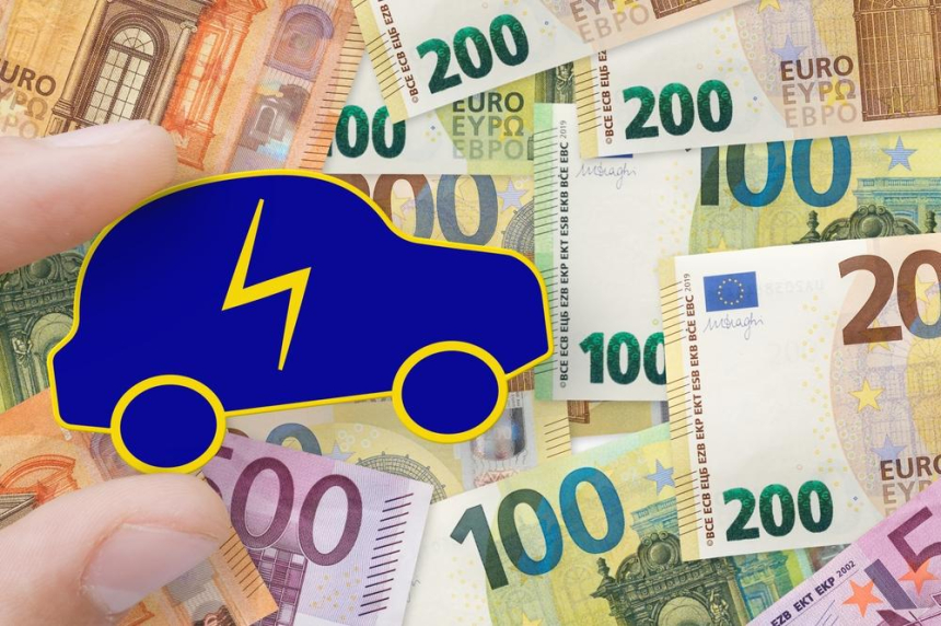 르노 CEO 경고, 전기차 수요 둔화로 유럽 자동차 산업 174억달러 벌금 위기