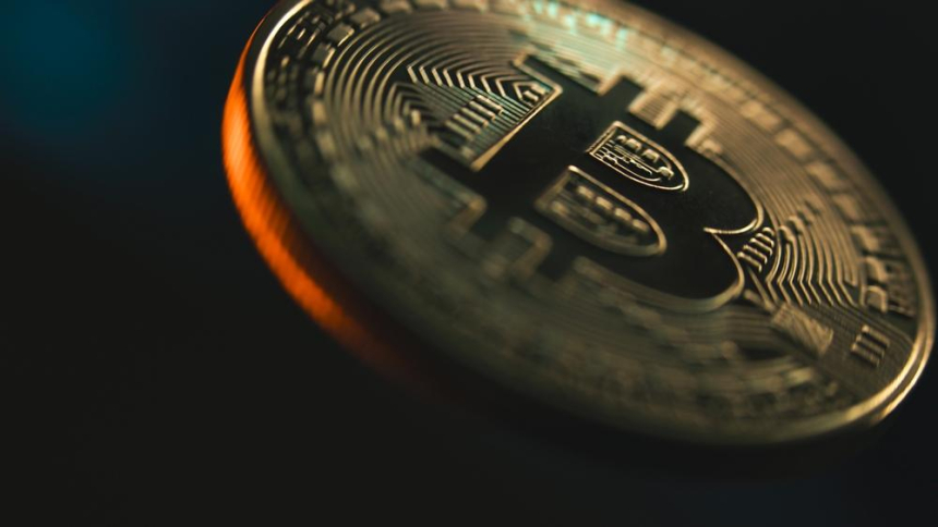  투자은행 번스타인, 비트코인 7만달러 돌파 임박 ETF 유입 강세