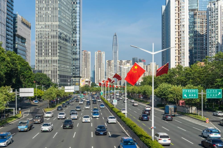  中 블록체인 포함 데이터 인프라 구축에 2729억 달러 투자 계획 / 셔터스톡 