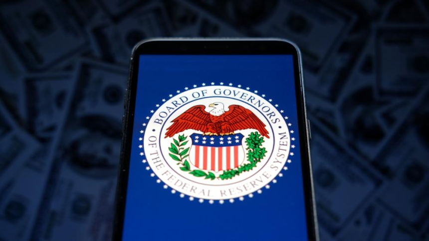 미국 연준 기준금리 동결에 비트코인 10만달러선 수성, 연말 20만달러 전망도