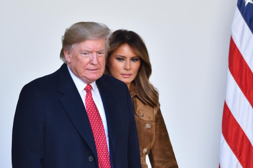  트럼프 밈코인, 멜라니아 토큰과 함께 바이낸스 코인베이스 상장 돌풍 / 셔터스톡 