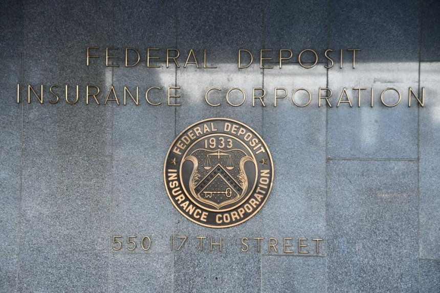  美 FDIC·CFTC, 암호화폐 규제 완화…은행·파생시장 진입 장벽 낮췄다
