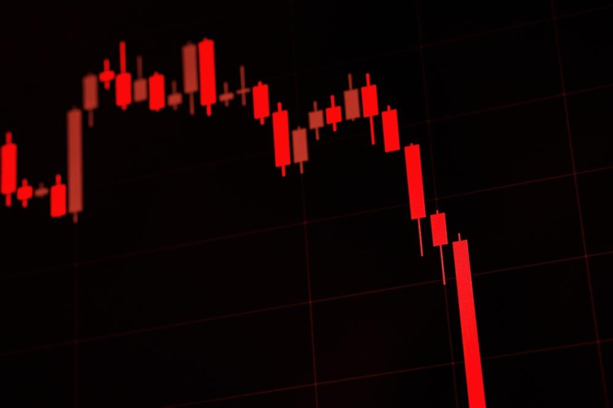  밈코인 급락세 확대, 개인과 연예인 관련 토큰 모두 타격, 도지코인 시바이누도 하락