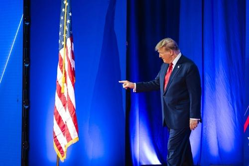  트럼프, 첫 암호화폐 서밋 개최…코인베이스·체인링크 등 업계 리더 참석