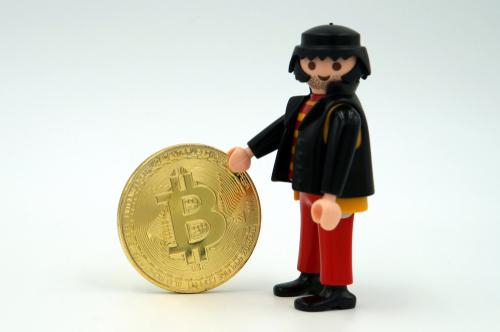 온리팬스 인기 크리에이터 암호화폐 재산 노린 무장강도 피습