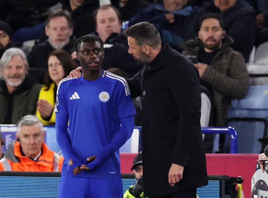  '암호화폐 도박 광고' 빠진 EPL 유니폼… 15세 몽가 데뷔전 눈길