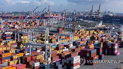 미국, 사상 최대 수입에 2월 무역적자 1,227억 달러 기록…작년보다 86% 급증
