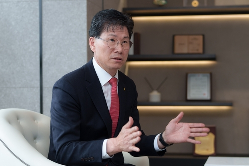 강태영 NH농협은행장, 암호화폐 시장 재진입 선언…빗썸·코인원 제휴 경험 살린다