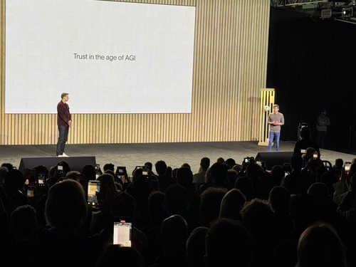  샘 올트먼의 월드코인, 미국 상륙… 홍채 인증으로 'AI 시대 신원 증명' 본격화