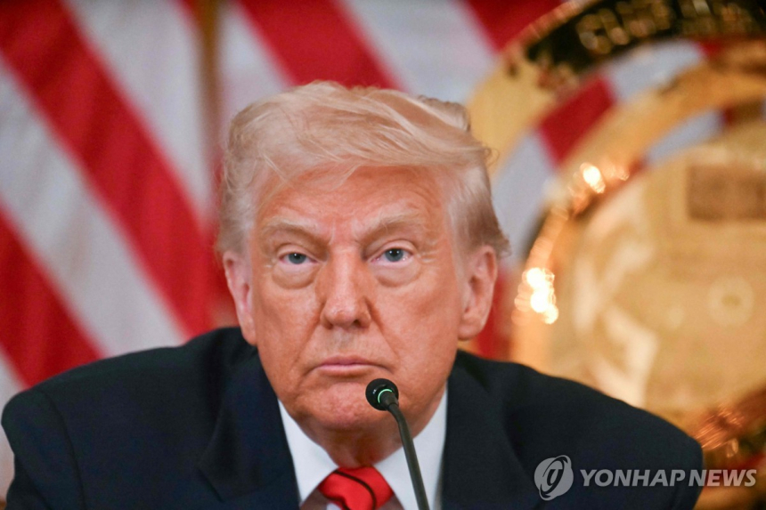  트럼프, 절약 강조하며 ‘2개만 사라’…암호화폐 부자 논란 확산