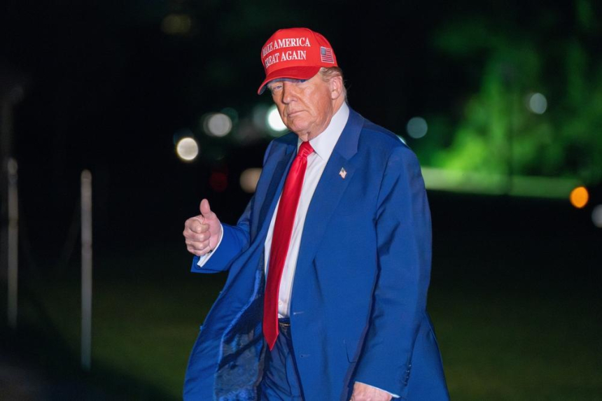  트럼프, 암호화폐 수익 부인하며 펠로시 내부거래 의혹 제기…밈코인 관련성 주목