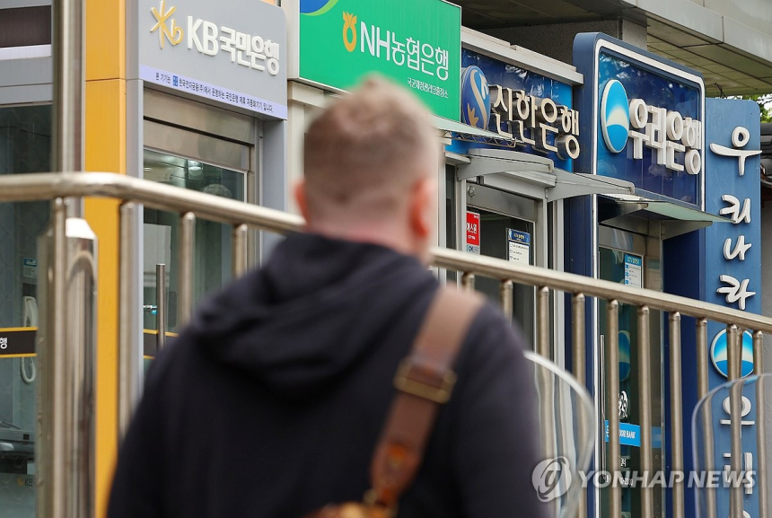 원화 스테이블코인 확산 눈앞…은행권 '예금 유출·금융 리스크' 촉각