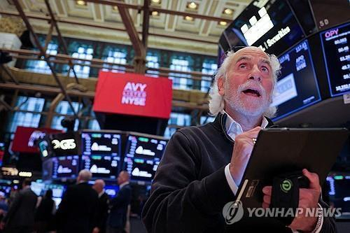  코인베이스, S&P500 편입 발표에 주가 24% 급등… 암호화폐 '메인스트림' 진입 신호